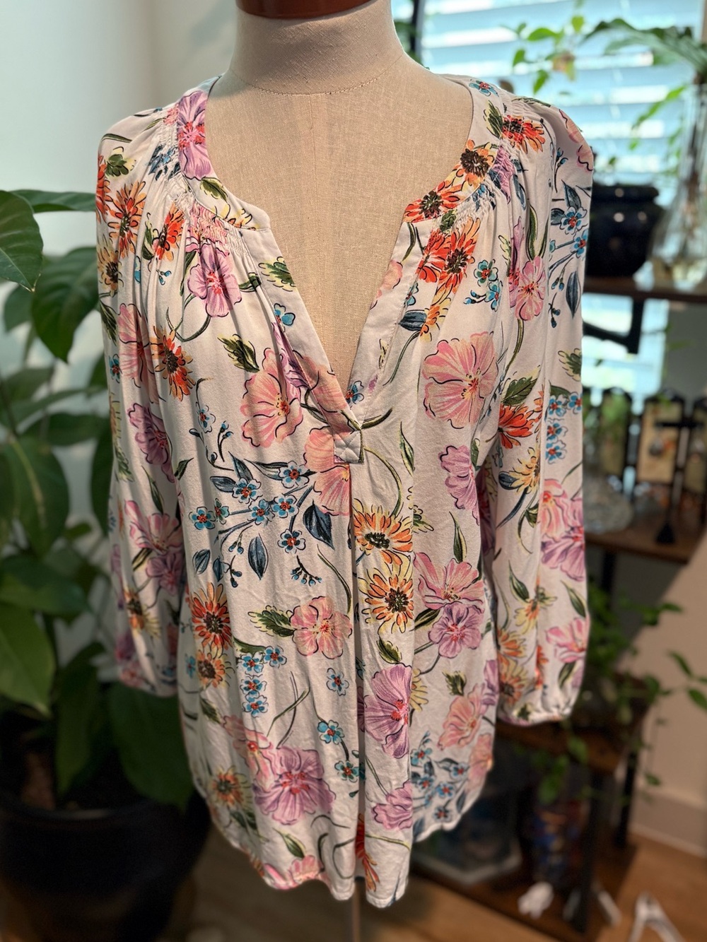 crown & ivy Rayon White Floral V-Neck Blouse w/ Sleeves in Spring Hues NWOT